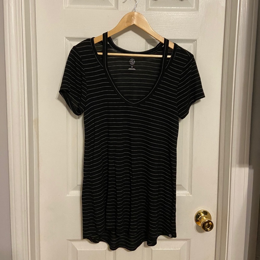 Black tee w/ thin white stripes, cut outs at top